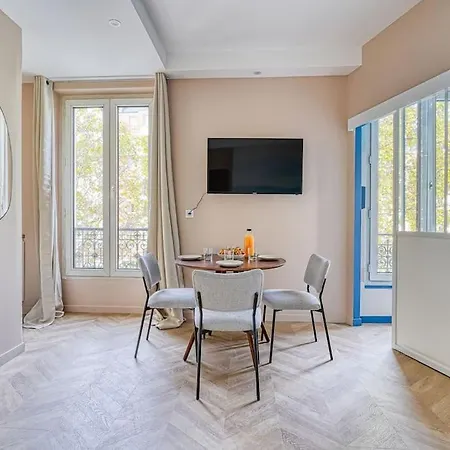 Colore Wagram - Ii Apartment